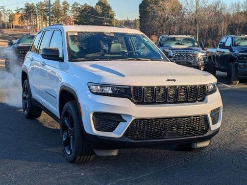 2025 Jeep Grand Cherokee Laredo