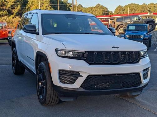 2025 Jeep Grand Cherokee Laredo