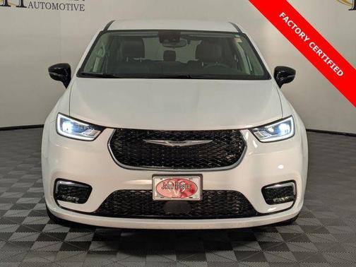 2024 Chrysler Pacifica Touring-L