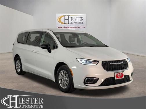 2024 Chrysler Pacifica Touring-L