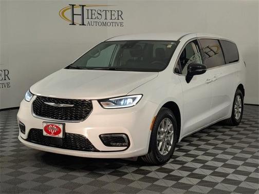 2024 Chrysler Pacifica Touring-L