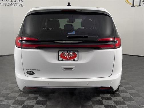 2024 Chrysler Pacifica Touring-L