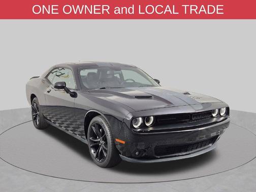 Pitch Black Clearcoat 2017 Dodge Challenger SXT