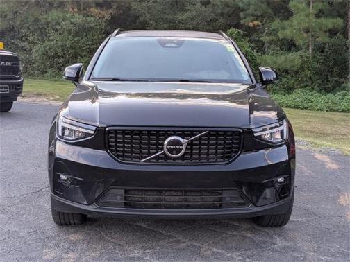2023 Volvo XC40 B4 Ultimate Dark Theme