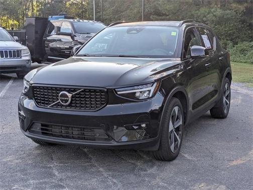 2023 Volvo XC40 B4 Ultimate Dark Theme