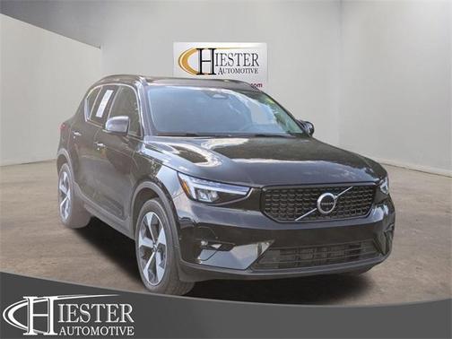 2023 Volvo XC40 B4 Ultimate Dark Theme