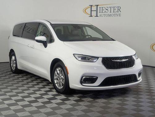 Bright White Clearcoat 2023 Chrysler Pacifica Touring-L