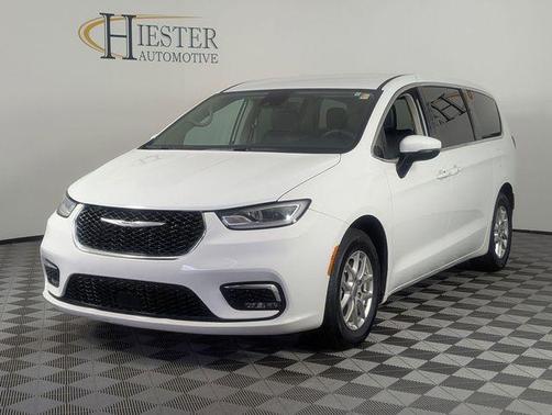 Bright White Clearcoat 2023 Chrysler Pacifica Touring-L