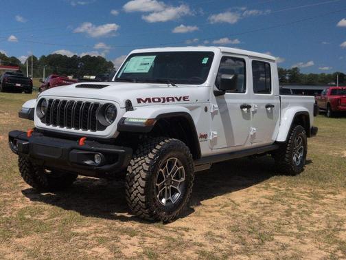 Bright White Clearcoat 2026 Jeep Gladiator Mojave