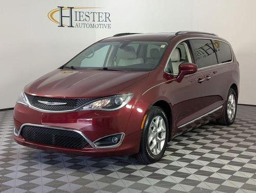Velvet Red Pearlcoat 2020 Chrysler Pacifica Touring-L