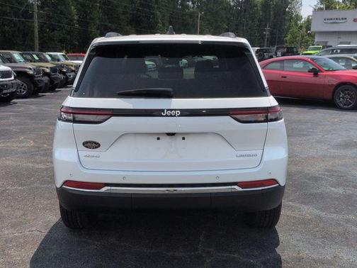 Bright White Clearcoat 2025 Jeep Grand Cherokee Laredo X