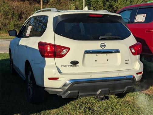2020 Nissan Pathfinder SL