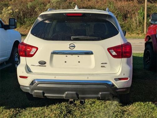 2020 Nissan Pathfinder SL