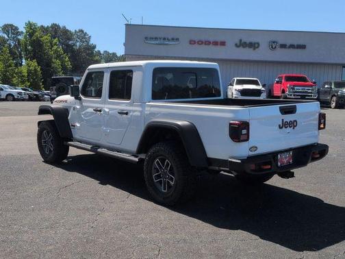 Bright White Clearcoat 2026 Jeep Gladiator Mojave