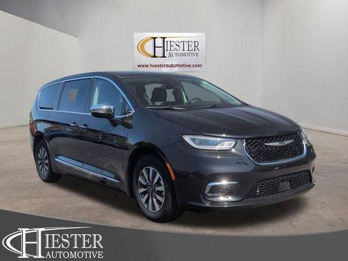 Brilliant Black Crystal Pearlcoat 2023 Chrysler Pacifica Hybrid Limited