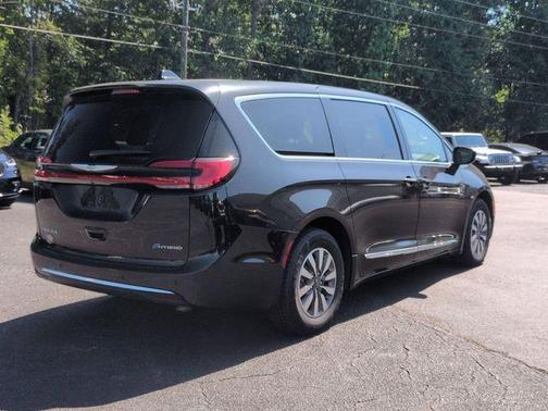 Brilliant Black Crystal Pearlcoat 2023 Chrysler Pacifica Hybrid Limited