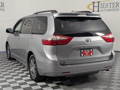 2018 Toyota Sienna XLE
