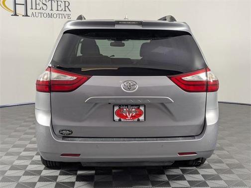 2018 Toyota Sienna XLE