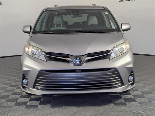 2018 Toyota Sienna XLE