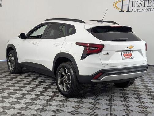 Summit White 2025 Chevrolet Trax LT