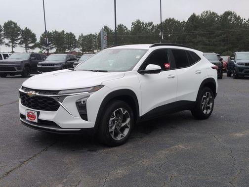 Summit White 2025 Chevrolet Trax LT