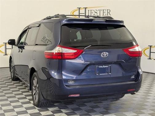 2018 Toyota Sienna LE