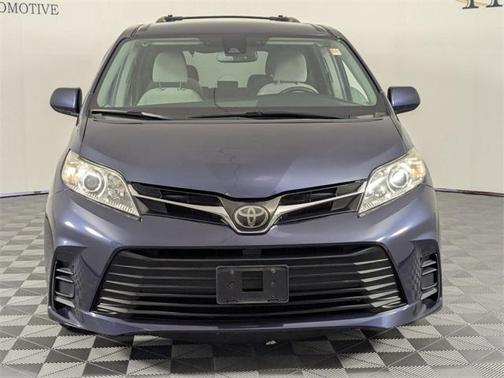 2018 Toyota Sienna LE