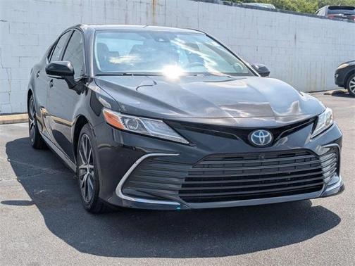 2022 Toyota Camry Hybrid XLE