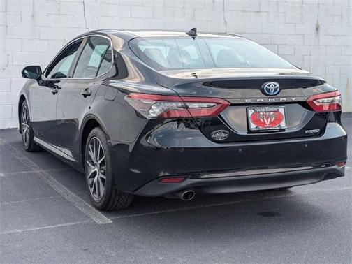 2022 Toyota Camry Hybrid XLE