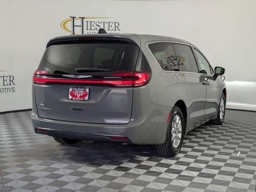 2023 Chrysler Pacifica Touring-L