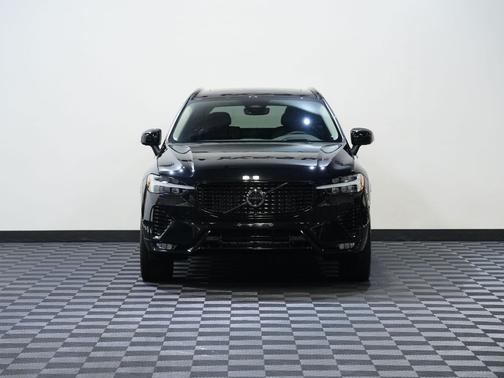 2024 Volvo XC60 B5 Ultimate Dark Theme