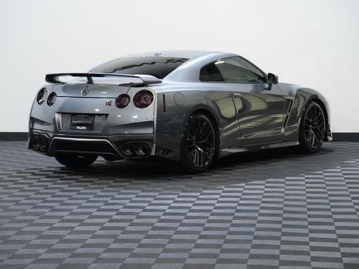 2019 Nissan GT-R Pure