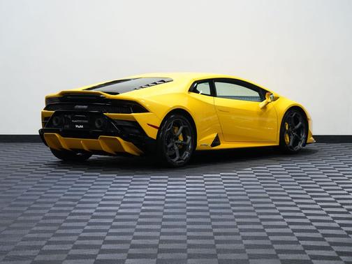 YELLOW 2022 Lamborghini Huracan EVO Coupe RWD