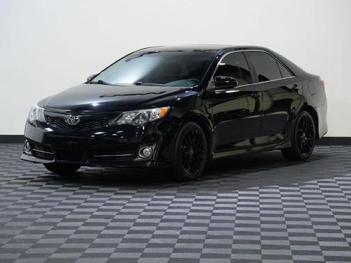 BLACK 2014 Toyota Camry SE