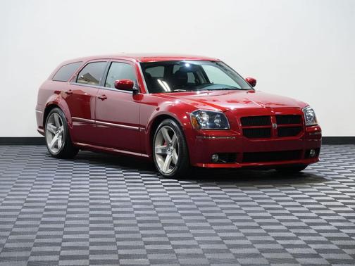 RED 2006 Dodge Magnum SRT8
