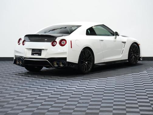 2021 Nissan GT-R Premium Dual-clutch 6-Speed Transmission