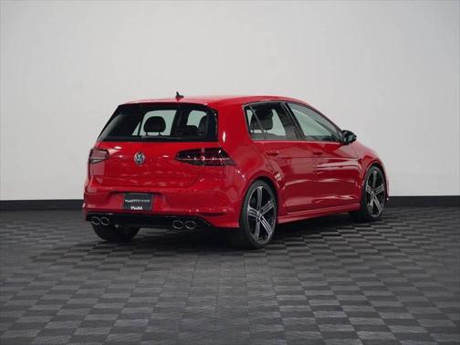 2016 Volkswagen Golf R 4-Door w/DCC & Navigation