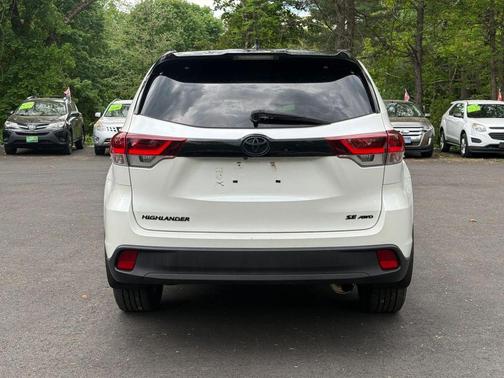 Blizzard Pearl 2019 Toyota Highlander SE