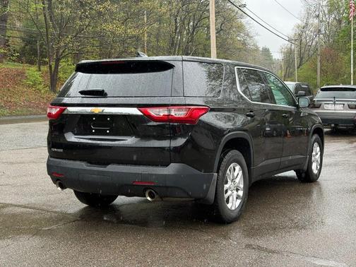 Mosaic Black Metallic 2018 Chevrolet Traverse LS