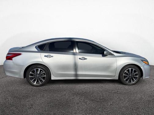 Brilliant Silver Metallic 2017 Nissan Altima 2.5 SV