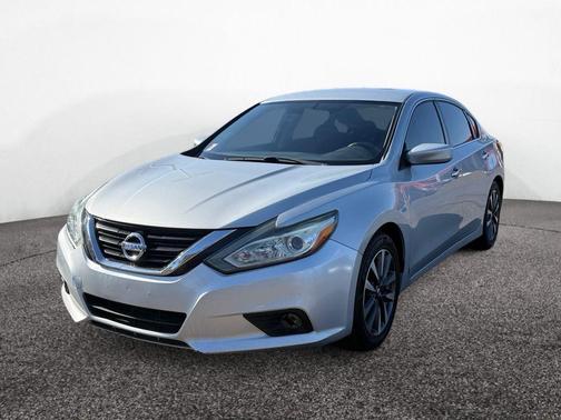 Brilliant Silver Metallic 2017 Nissan Altima 2.5 SV