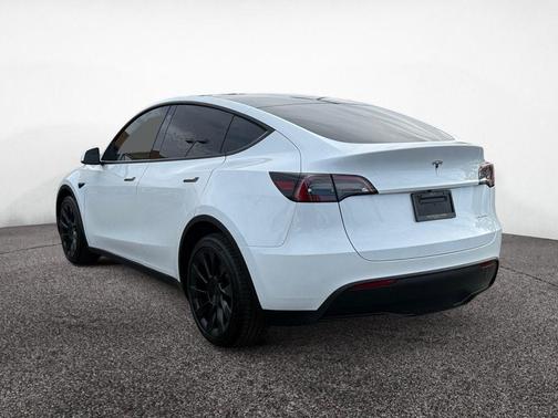 Pearl White Multi-Coat 2023 Tesla Model Y Long Range Dual Motor All-Wheel Drive