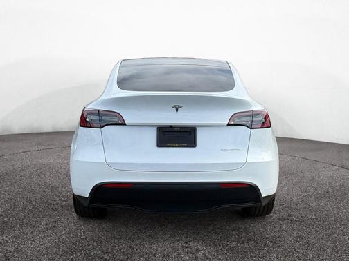 Pearl White Multi-Coat 2023 Tesla Model Y Long Range Dual Motor All-Wheel Drive