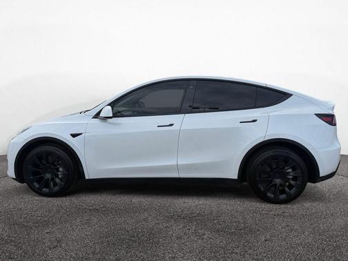 Pearl White Multi-Coat 2023 Tesla Model Y Long Range Dual Motor All-Wheel Drive