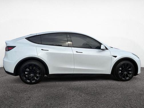 Pearl White Multi-Coat 2023 Tesla Model Y Long Range Dual Motor All-Wheel Drive