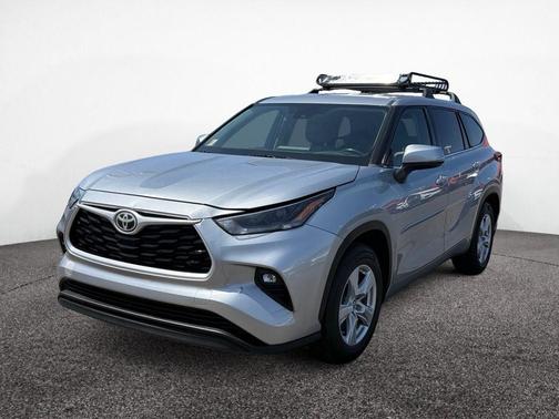 Celestial Silver Metallic 2021 Toyota Highlander LE