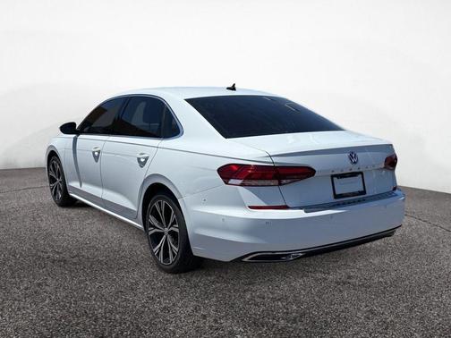 Pure White 2020 Volkswagen Passat 2.0T SE