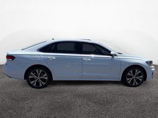 Pure White 2020 Volkswagen Passat 2.0T SE