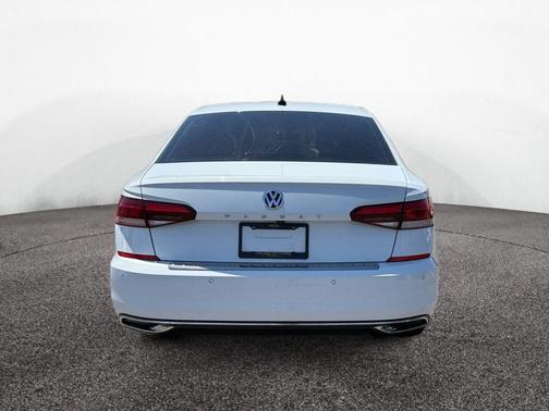 Pure White 2020 Volkswagen Passat 2.0T SE