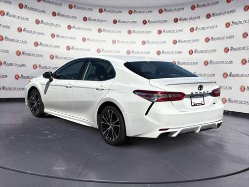 2020 Toyota Camry SE